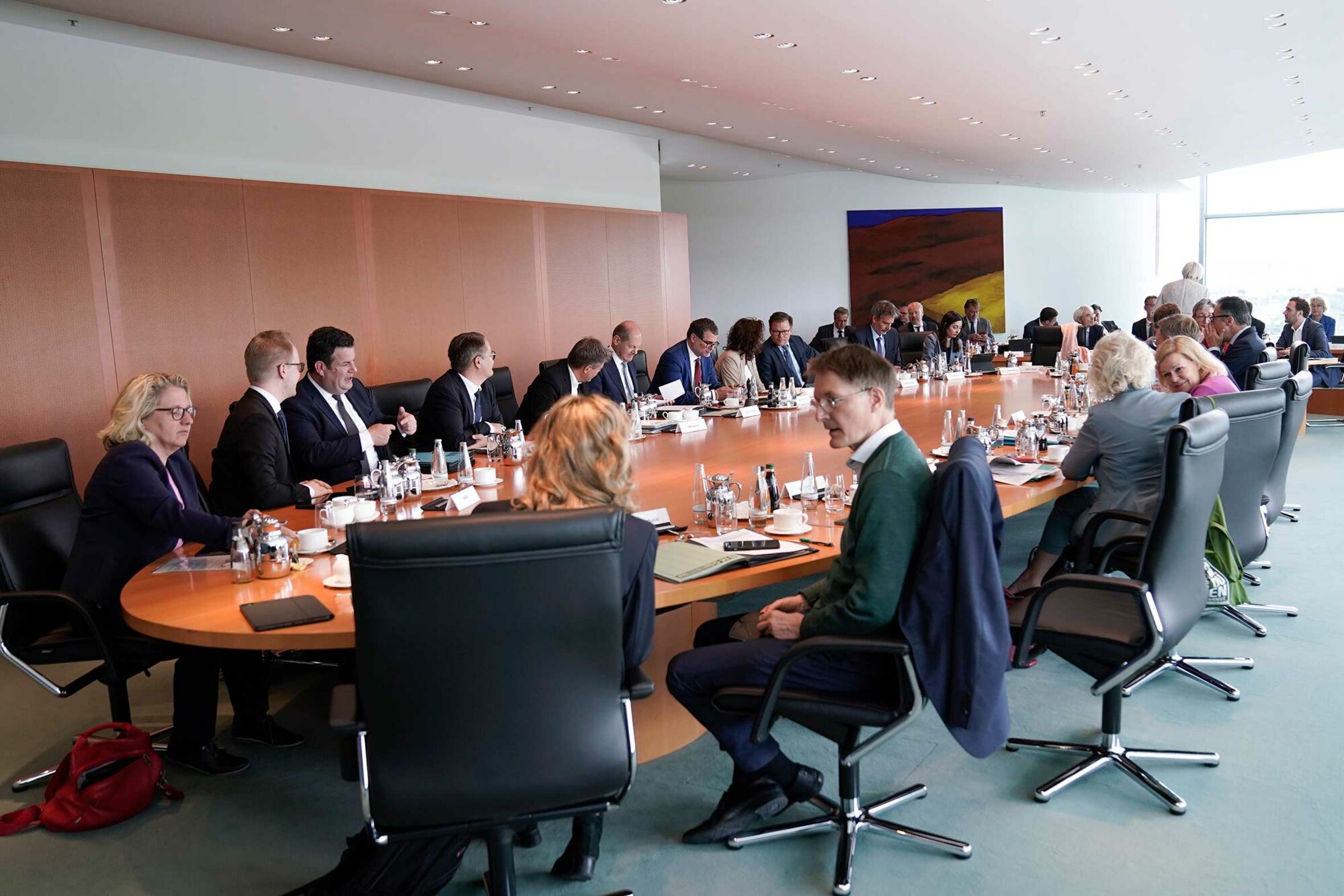 Symbolbild zum GKV-Finanzstabilisierungsgesetz. Das Foto zeigt eine Kabinettssitzung im Bundeskanzleramt in Berlin.